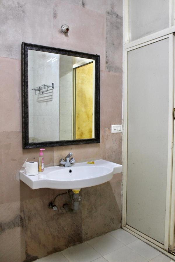 Royal Phoenix Inn 帕纳吉 外观 照片